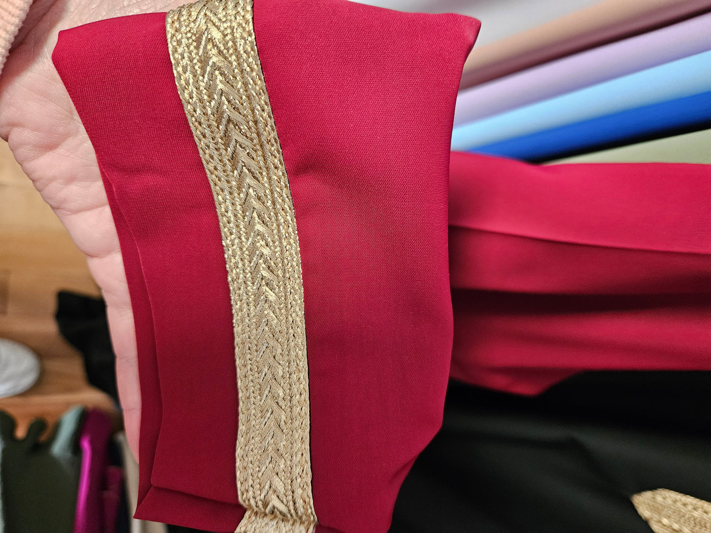 Abaya à capuche rouge /bordeaux