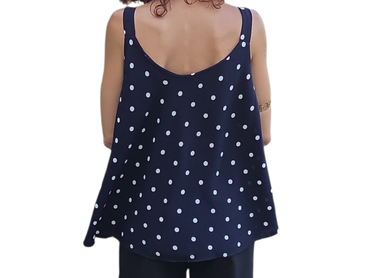 Top bleu marine à pois blanc